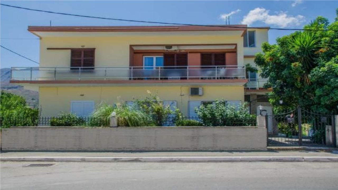 Penelope'S Home Каливес Екстериор снимка